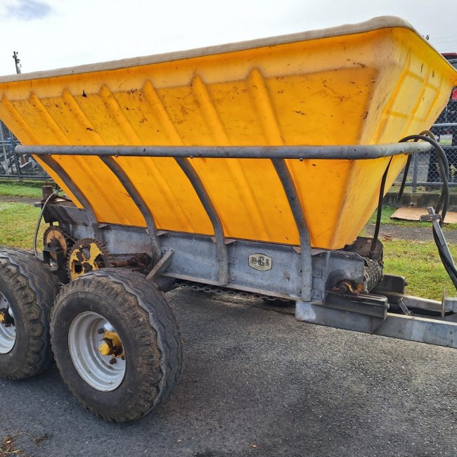CUB 4t FERT SPREADER