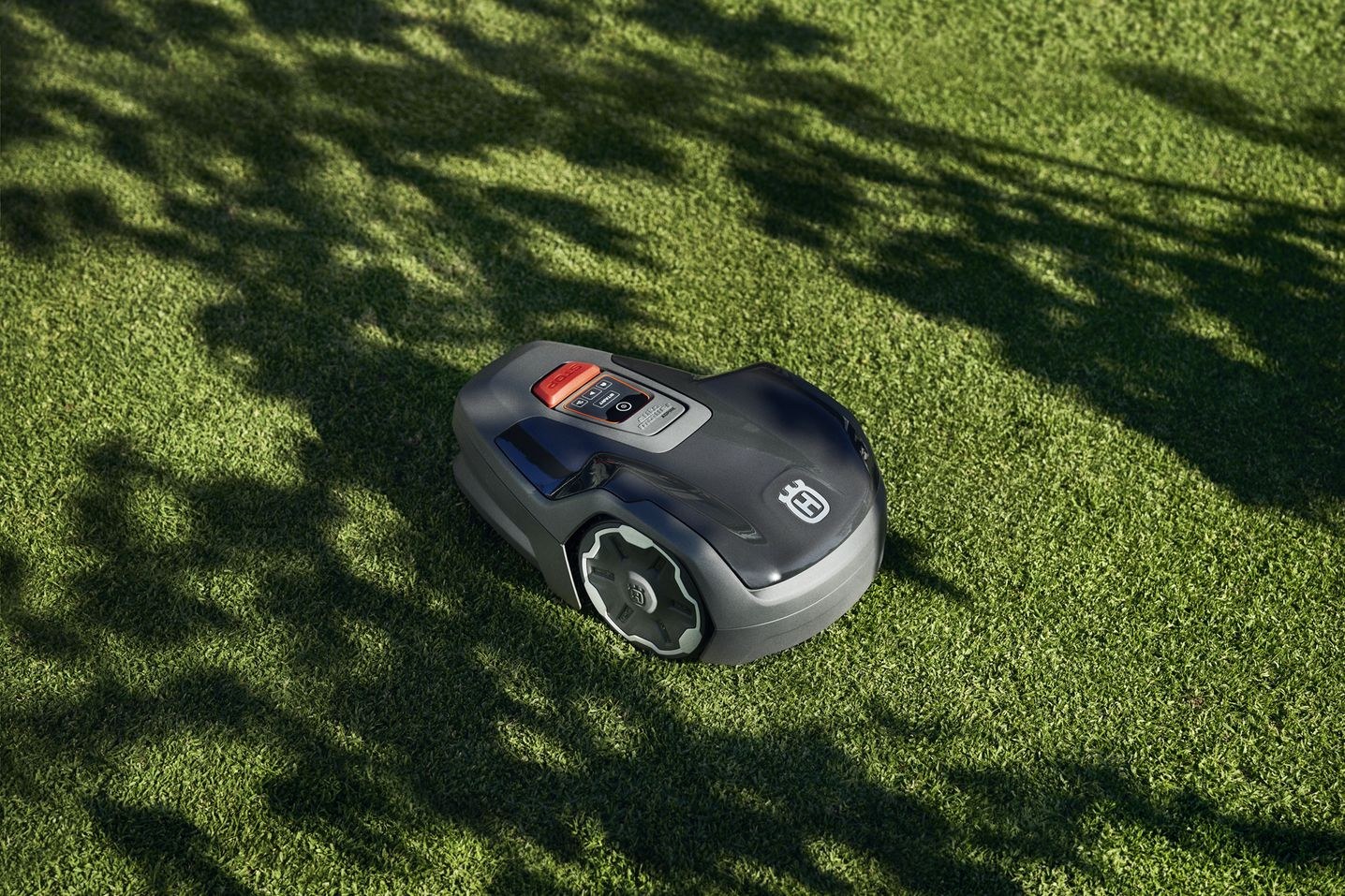 Husqvarna Automower® Aspire™ R4 with installation kit Products AG Plus