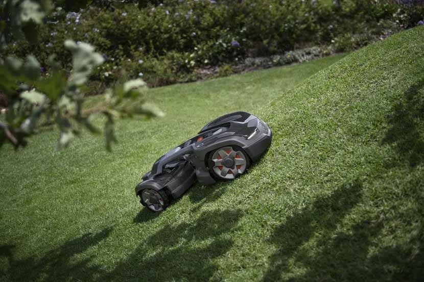 Husqvarna AUTOMOWER® 435X AWD Products AG Plus