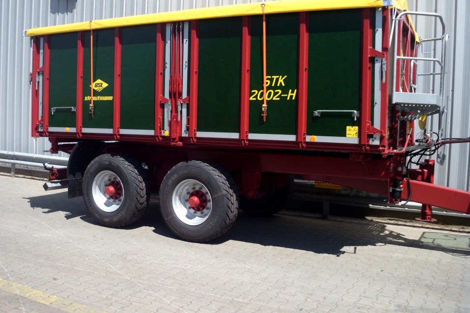 Strautmann Three-way tipping trailer STK