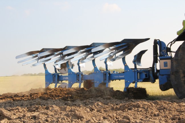 JUWEL MOUNTED REVERSABLE PLOUGH