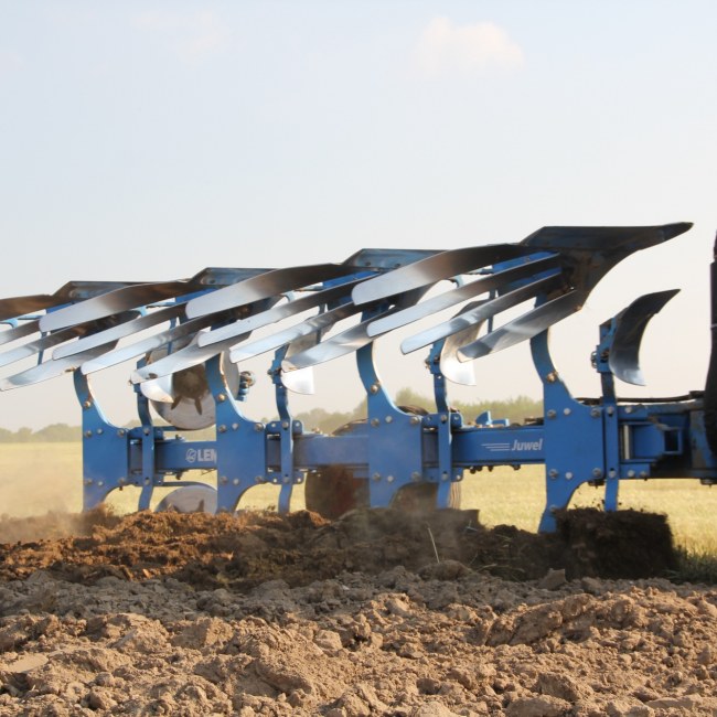 JUWEL MOUNTED REVERSABLE PLOUGH